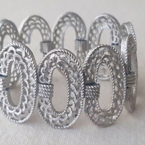 VINTAGE CROWN TRIFARI SIGNED SILVERTOWN BRACELET - Picture 4 of 9